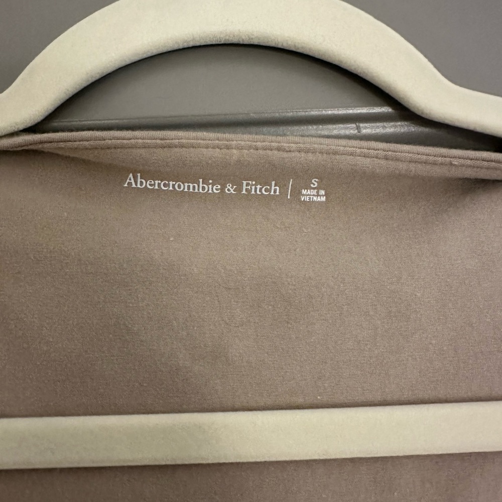 Abercrombie Ruched Rank - Picture 3 of 3